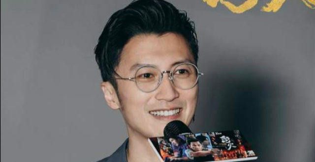 85岁人老心不老，称没赚够钱不想退休，欲与儿子谢霆锋争影帝
