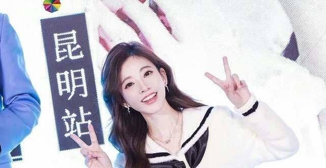 冯提莫新歌签售会人山人海，现场粉丝热情似火，人气太高了！