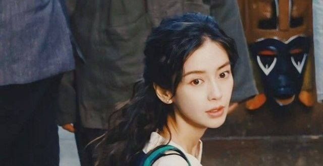 baby路透照似少女，瞪大眼睛显清纯，和小9岁鲜肉演情侣不违和