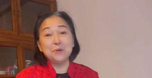 老戏骨方芳定居北京，狂赞内地生活方便快捷，之前大胆在上海投资