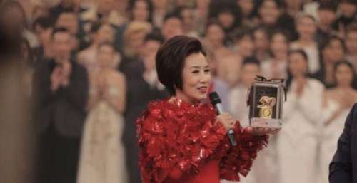 汪明荃获TVB50年金禧大奖，两度癌症仍积极工作，正能量典范