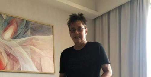 谭咏麟事件后续，对方再晒另一视角穿衣照，聊天记录也曝光