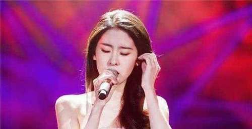 汪峰淘汰了他，如今他满世界开演唱会，而对手早已被网友淡忘名字