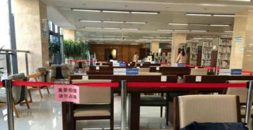 快本线下录制场地曝光，占用图书馆拍摄引争议，仅两位主持人复工