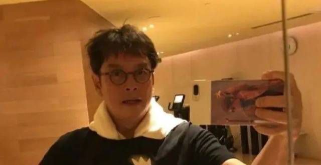 被曝睡粉，网友点名71岁的谭咏麟睡了自己女友！