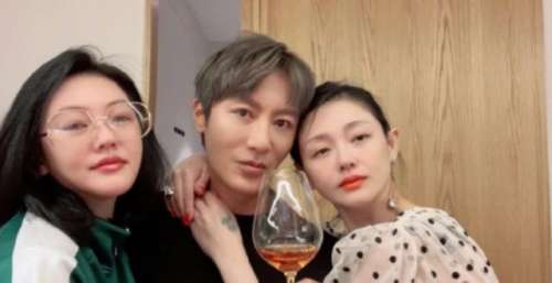 大S离婚后首面，与小S、范玮琪开心聚会，搂帅哥合照清瘦不少