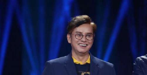 71岁谭咏麟被曝睡粉，女生男友晒酒店照，穿衣男子神似谭咏麟​​​​