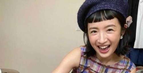 婆婆去月子中心探望林依晨，开百万豪车手拿礼物，对儿媳妇很贴心