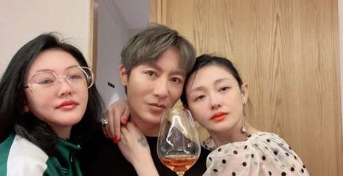 徐熙媛离婚后首次曝光，脸变瘦但身材依旧胖，妹妹徐熙娣状态不佳