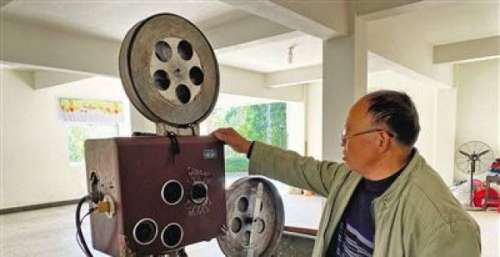 51年，他用光影点亮乡村的夜空