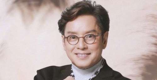 谭咏麟发布声明辟谣后，爆料人再次发布照片，引发网友关注
