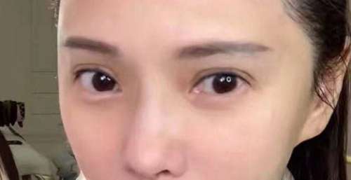 来自伊能静的自夸：53岁无滤镜素颜自拍，没有抬头纹