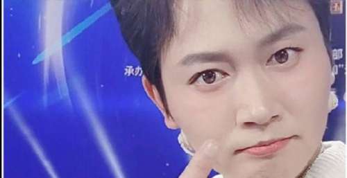 孟鹤堂台上招呼郭德纲表演绝活，栾云平呆在一旁，结果不尽人意