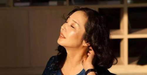 著名导演背后的女人：30岁离婚终身不孕，美国外交官为她放弃前程