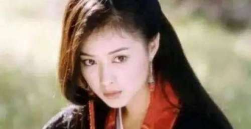 8岁出道，28岁成名！《甄嬛传》里的华妃，到底是怎么火的？