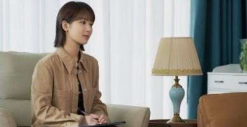 小说推荐：女主是心理咨询师的文《女心理师》女主贺顿人设同款