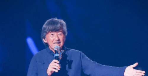“牛奶小胡子”的全情投入非常有感染力，听着听着眼泪就掉了下来