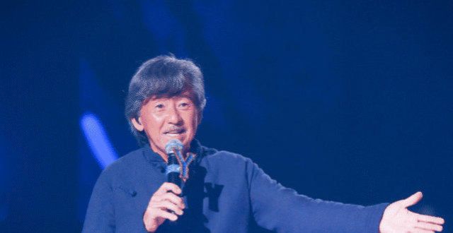 “牛奶小胡子”的全情投入非常有感染力，听着听着眼泪就掉了下来