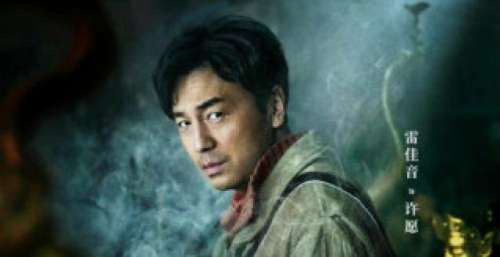 辛芷蕾拍戏用椅子砸雷佳音，大动作吓到群演，古董局中局拍摄太拼