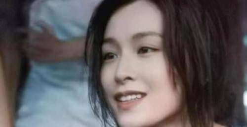谢霆锋为她着迷，陈冠希为追她要戒烟，网友：还好都没追上