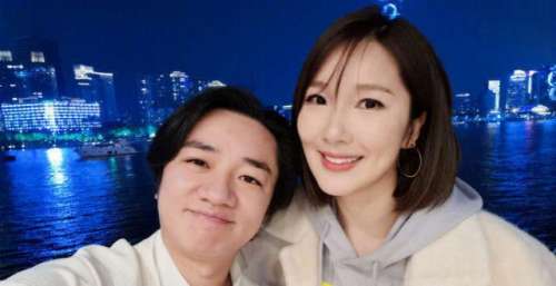 笑不活了！王祖蓝晒一家四口合照为老婆庆生，圈错李亚男名字太尴尬