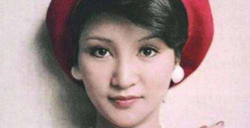 她是张柏芝的婆婆，28岁嫁渣男，初婚生巨星，49岁再嫁良人
