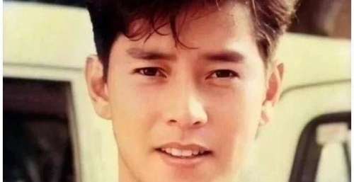英雄迟暮！71岁的谭咏麟老了，怀念一下谭校长“永远25岁”的精彩