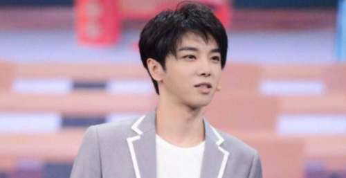 华晨宇新歌《飞行模式》首唱后，展现2个关注点，1个小变化，真棒