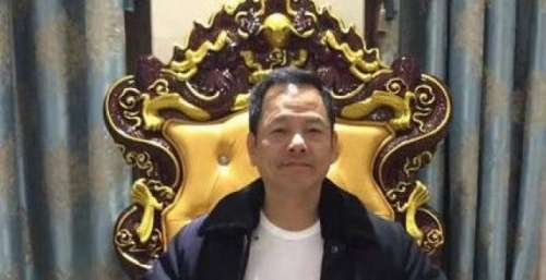 洗米华截大哥资源成小赌王，如今被批捕，崩牙驹潇洒带员工出游