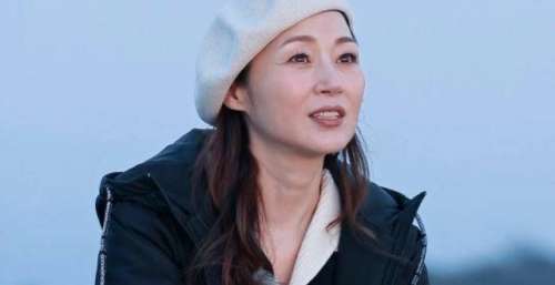 51岁香港演员万绮雯内地开民宿！下地摘菜很熟练，和老公两地分居
