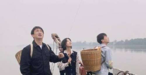 彭昱畅有多宠张子枫？与张艺兴去仓库扫货时，嘴上念叨的都是妹妹