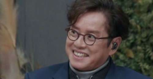 谭咏麟感情风波后面，与女性好友举杯畅饮，精神硬朗看不出年龄