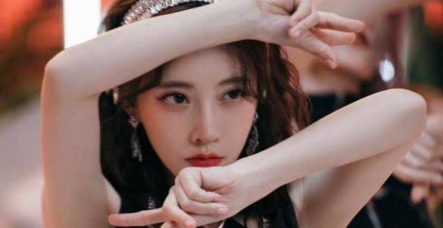 冯提莫新歌MV火遍全网，播放量持续增长，还登上各平台热榜