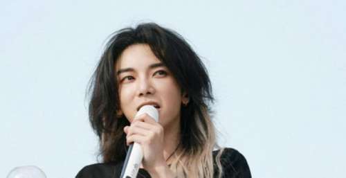 华晨宇火星演唱会挑战绿色挑染发型 一天换一个发色超亮眼