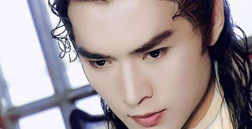 “古装美男”转行“喜剧人”？焦恩俊错买女装，自嘲“老眼昏花”放飞自我