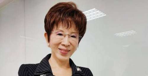 蔡依林送洪秀柱蛋糕，蔡经纪人：她一直很敬佩洪秀柱侠女性格