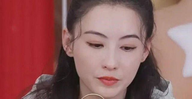 张柏芝直播引热议，原价15800元金镯卖2599元，网友：演技一流