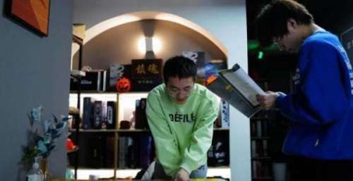 让年轻人“上头”的剧本杀产业，该如何走向“正轨”