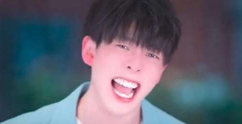 小潘潘师弟来袭，翻唱歌曲太做作，网友：又来一个风小逸