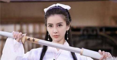 你们要的甜剧来了，任嘉伦新剧过审，女主是小他3岁的“小花”