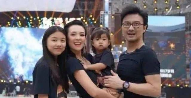 女承父业？汪峰女儿发布新歌！汪峰：练琴需要父母的逼迫与坚持！