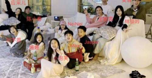 吴尊晒爸爸5重聚照，NeiNei小泡芙Jasper开心同框，等比例长大