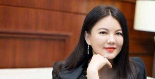 李湘再离婚，遇到危机就“逃跑”，3次抛弃“队友”背后并不简单
