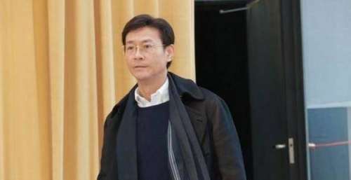 楚留香郑少秋：靠二婚妻子走红，三段婚姻四个女儿，命运各不相同