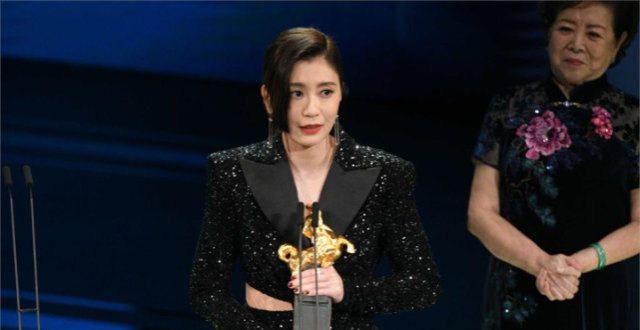 贾静雯“国中嫩样”曝光！李国超晒经典合照回忆：转眼30年了