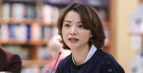 央视最强阵容曝光，董卿携手撒贝宁再挑大梁，龙洋能否成功接任？