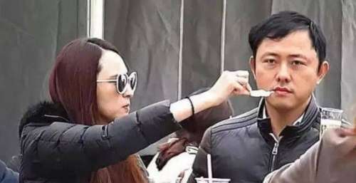 在豪门前跌倒，献殷勤、变笑话，颜值身材都有，你们何必呢？