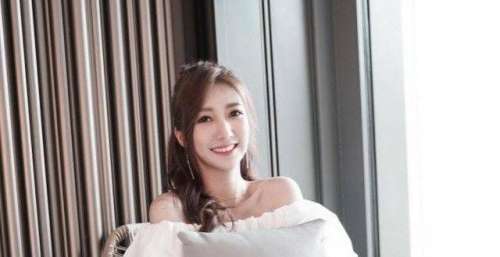 TVB小花何依婷被指突然富贵！港媒：开豪车、住豪宅，钱从哪来？