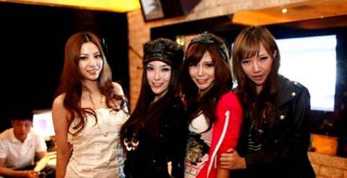 11年前，那个说“宁坐宝马哭，不坐单车笑”的女孩马诺，还好吗？