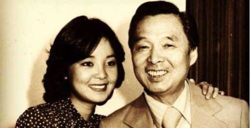他毕业黄埔军校却一生无为，生了个女儿成了歌星，如今人人皆知
